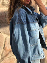 Chaqueta holgada con paneles y estampado de leopardo